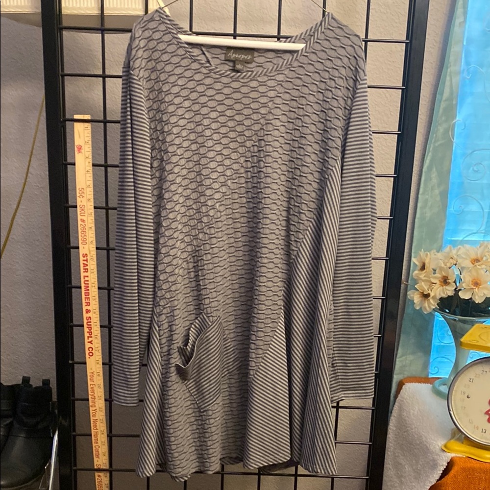 Apropos Gray Striped Long Sleeve Tunic